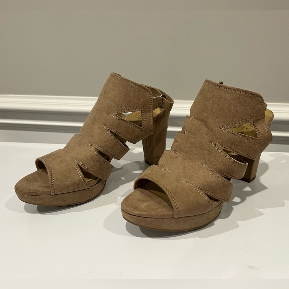 Nude chunky heels